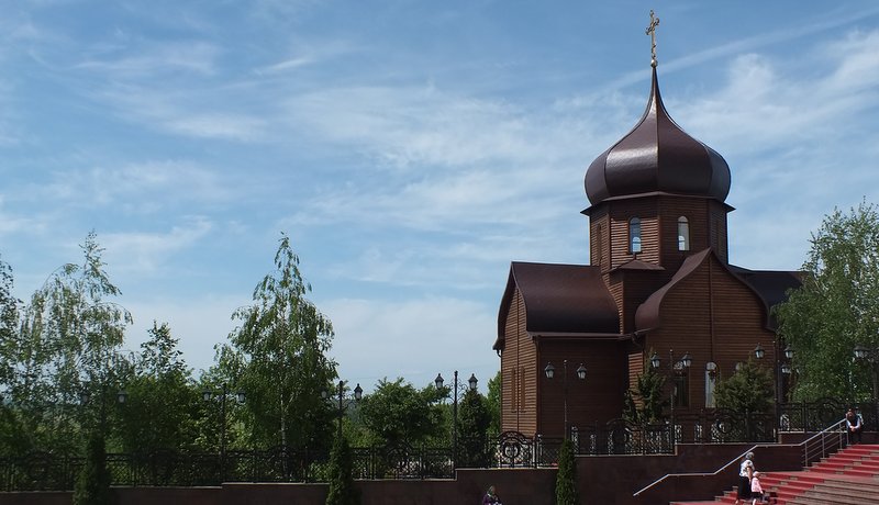 Biserica din cimitir