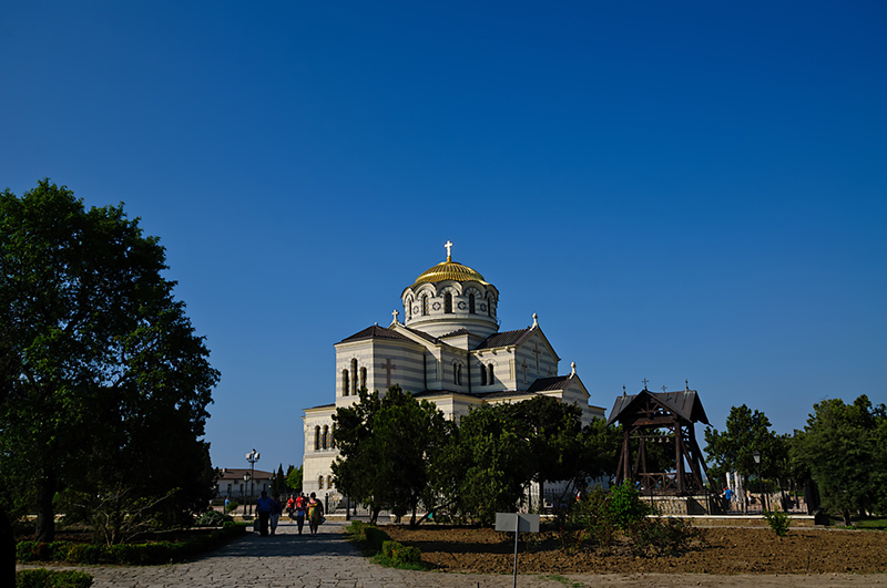 Под небом голубым / Under the blue sky