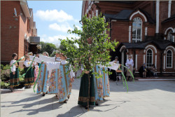 tolmargarita 
Праздник Пресвятой Троицы в России 
2013-06-24 21:27:33