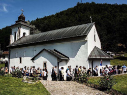 MikaV 
Литија при цркви Св.Георгије у Новом(Српском) Горажду,Република Српска 
2013-06-27 15:21:29