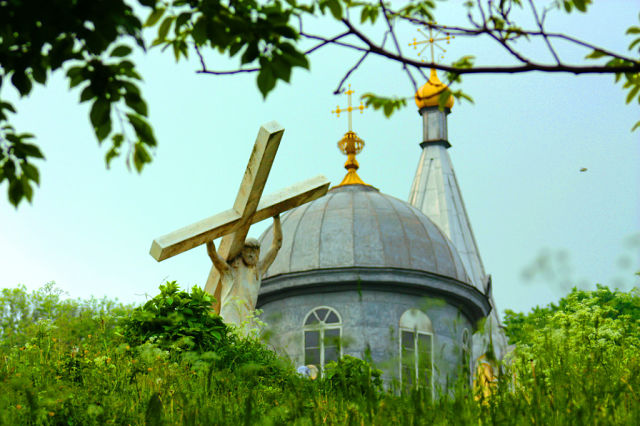 LA MANASTIREA HINCU