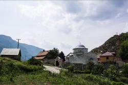 MikaV 
Манастир  Заграђе код Шћепан Поља,Црна Гора 
2013-07-16 17:17:58