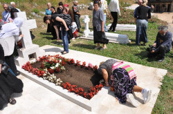 sapuric 
НА ГРОБУ ОЦА ЛАЗАРА 
2013-07-26 14:31:00