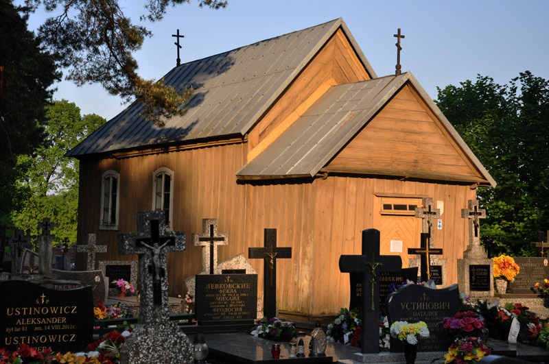 Kaplica Świętych Kosmy i Damiana w Mostowlanach.