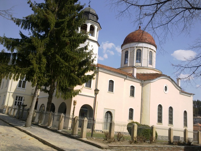 Църква “Успение Богородично” (1885) – град Клисура, България.