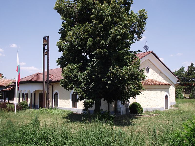 храм "Свети Атанасий" в гр. Съединение