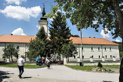 MikaV 
Манастир Јазак, Србија 
2013-08-13 00:00:26