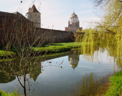 cristiangeorge 
Făgăraș - cetatea și noua catedrală 
2013-08-16 13:55:30