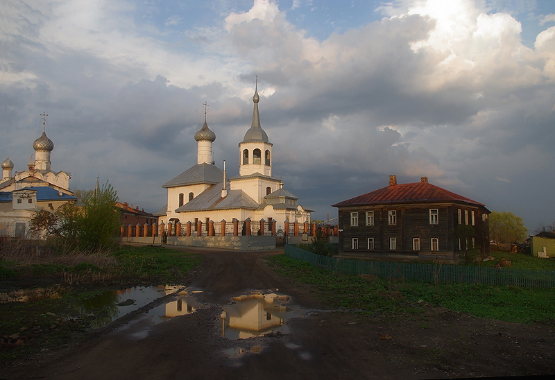 In Rostov Veliky. On the evening.