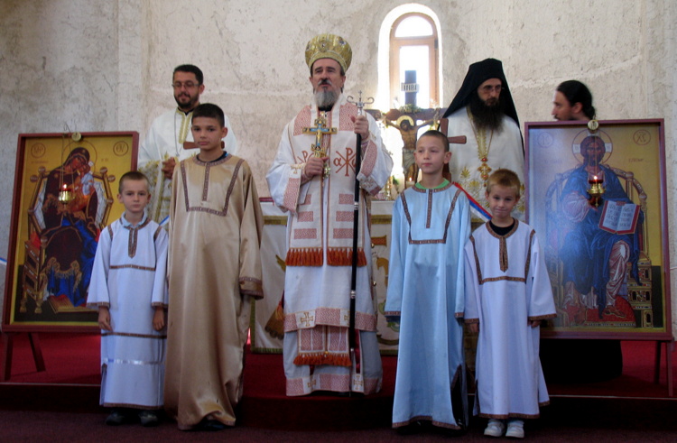 Vladika bihaćko - petrovački   Atanasije , prva Liturgija u Man. Klisini