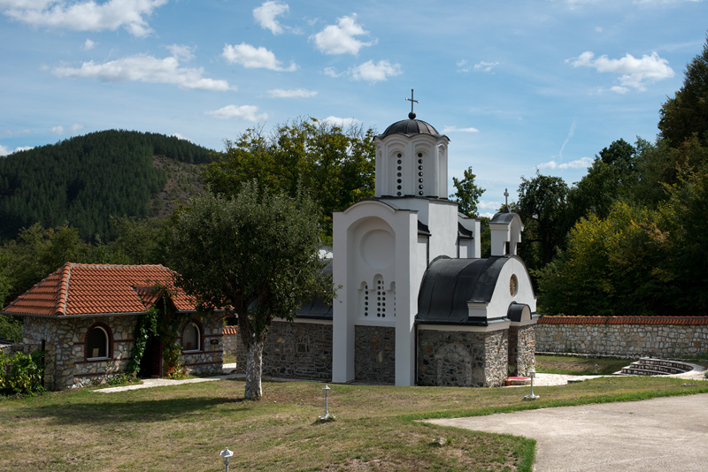 Manastir Kozme i Damjana u Plesu.