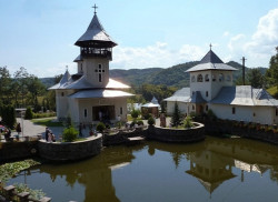 cristiangeorge 
La mănăstirea Crișan - Hunedoara (1) 
2013-09-04 10:49:49