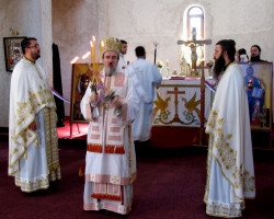 Miladin.Š 
Vladika bihaćko - petrovački   Atanasije , prva Liturgija u Man. Klisini 
2013-09-10 17:51:26