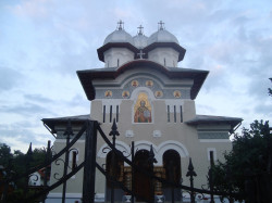 Diandra 
Biserica Sfantului Nicolae din Curtea de Arges / Saint Nicolas church in Curtea de Arges 
2013-09-15 22:52:07