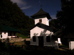 Firmilian 
Schitul Locurele Noaptea 
2013-09-21 15:44:42