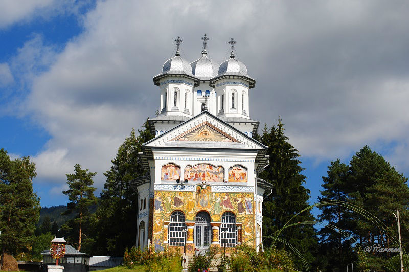 Biserica Sfintii Apostoli Petru si Pavel 