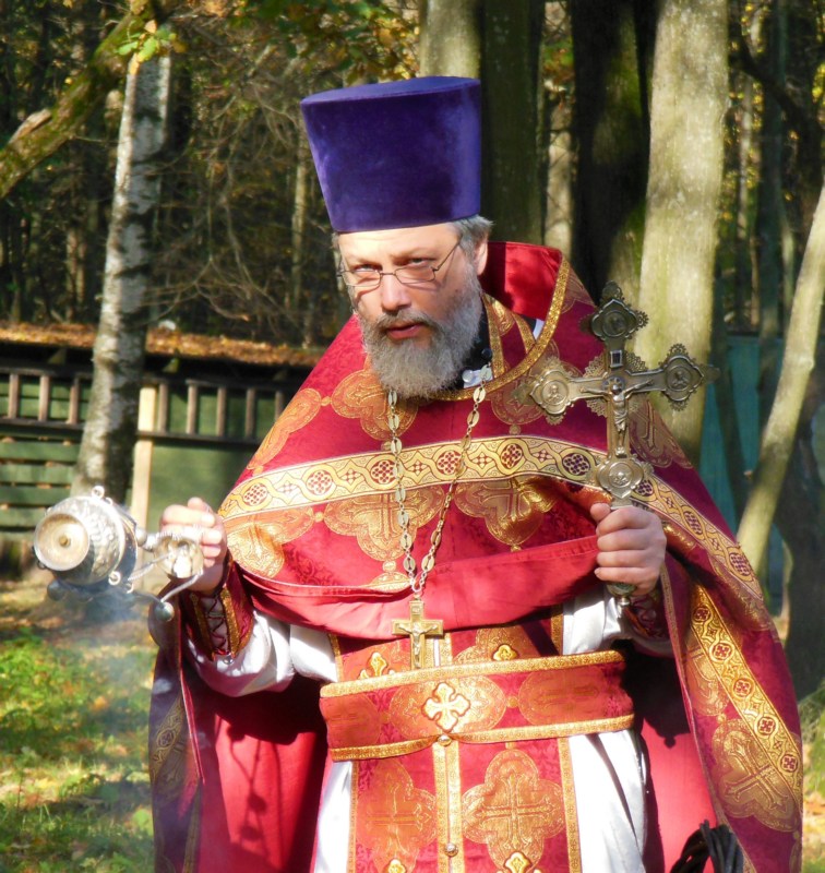 Fr. Cirill Kalada servin memorial service at Butovo
