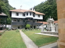 nikolaz 
Manastir Vraćevšnica (Gornji Milanovac - SRB) 
2013-10-13 23:05:36