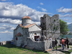 dragoj03 
Манастир Морачник, Скадарско језеро 
123 
2013-10-28 15:15:35