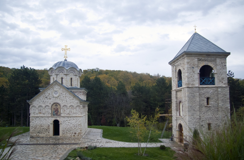 Църквата "Св. Пантелеймон" и камбанарията в някогашния манастир Старо Хопово