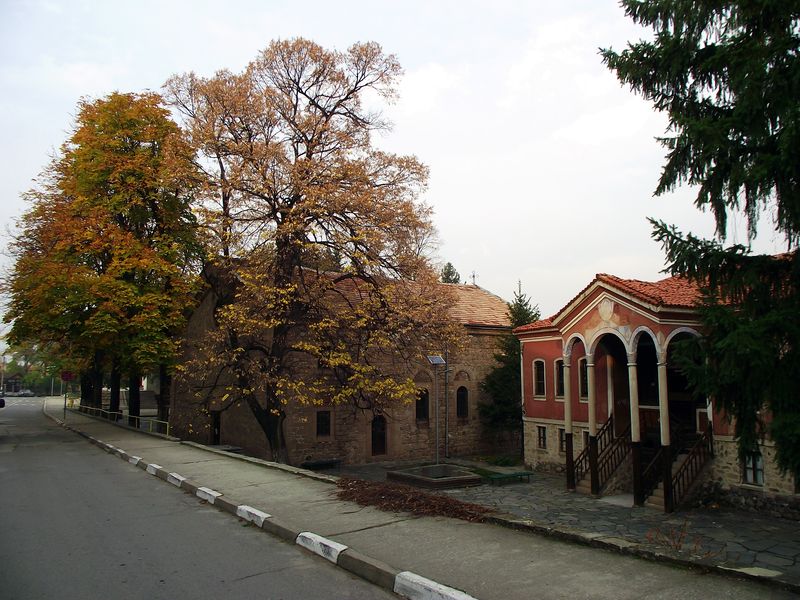 храм "Свети Архангел Михаил", гр. Перущица