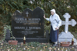 MikaV 
На гробу вјернога друга 
2013-11-08 22:58:36