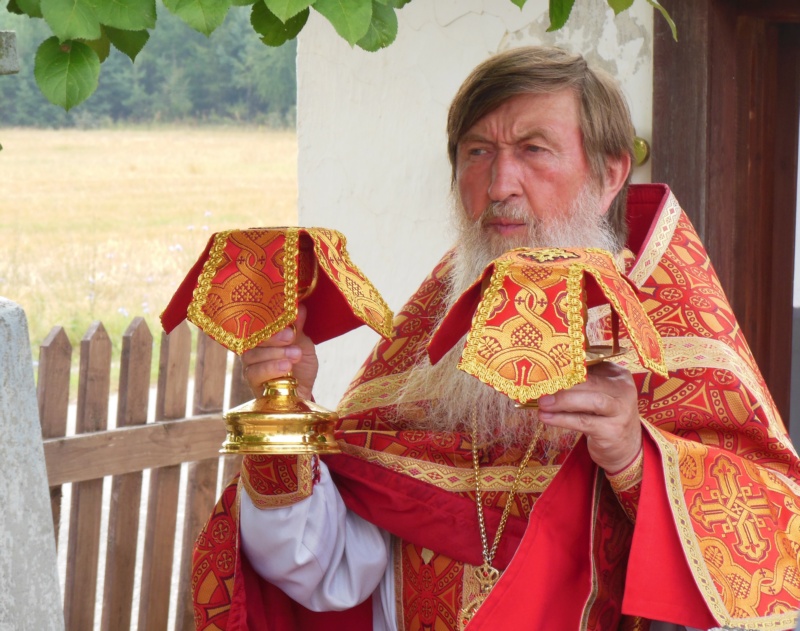 Fr. Mikołaj Ostapczuk serving Divine Liturgy
