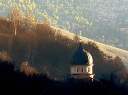 PALADA 
O cupolă printre dealuri... mănăstirea Sfântul Nicolae Rimetea 
2013-12-02 08:57:37