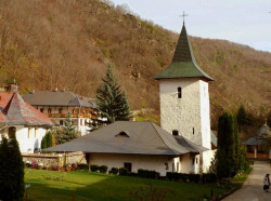 PALADA 
Mănăstirea Râmeți - biserica veche și școala (acum, muzeu) 
2013-12-12 07:00:29