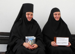 jarek 
Nuns-collectors 
2013-12-15 23:11:53