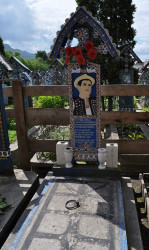 bogdan 
Cimitirul Vesel - Săpânţa (5) 
2014-03-04 22:16:34