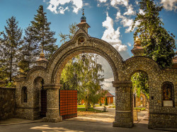 markooos 
Manastir Pokrova Presvete Bogorodice 
2014-03-30 18:25:11