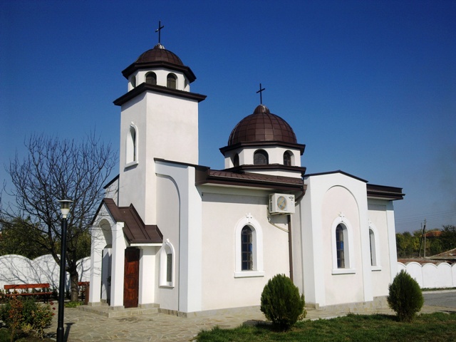 Църква ”Свети Апостоли Петър и Павел” (2012) – село Радецки, България.