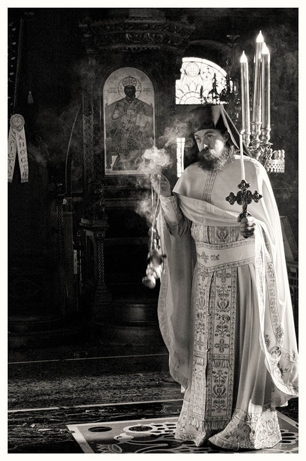 Priest censingh
