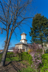 calugaru 
Biserica Sfantul Nicolae si Sfantul Andrei - Targu-Jiu 
2014-04-12 09:26:33