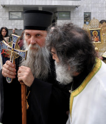 AleksaSrbin 
долазак у храм 
2014-04-24 09:34:36