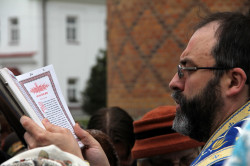 jarek 
Archbishop Jacob of Bialystok and Gdansk reading Gospel 
2014-05-01 16:13:21