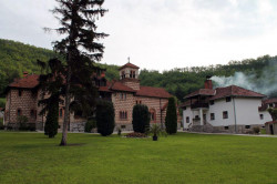 Nesko 
Манастир Ћелије 
2014-05-12 01:00:02