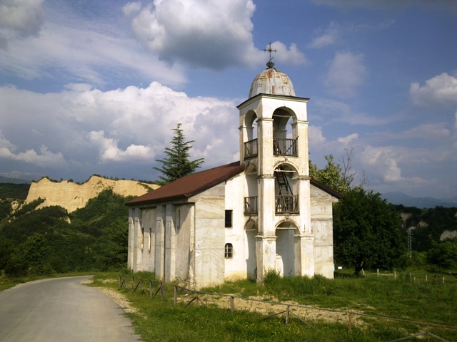 Църквата на гроба на Яне Сандански – България.