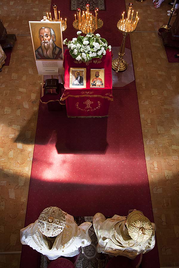 Архијерејска литургија (улазак у храм)