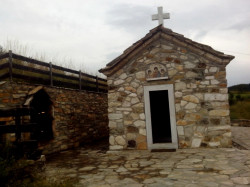 nina.s 
Црква Свете Тројице у селу Рудно, Голија 
2014-08-23 12:41:19