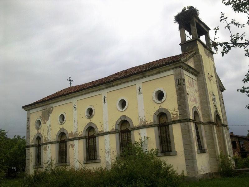 Църква ”Свети Свети Кирил и Методий” (1933) – село Саранци, България.