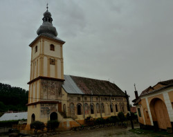 PALADA 
Semnal de alarmă: iată ce a pățit biserica Sfânta Paraschiva din Rășinari (1). 
2014-09-05 20:15:31