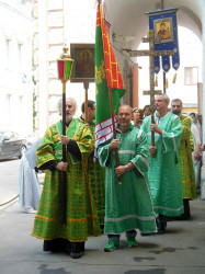 jarek1 
Procesja na Trojcę w cerkwi Św. Trójcy w Moskwie-Chochłach 
2014-09-08 21:31:56