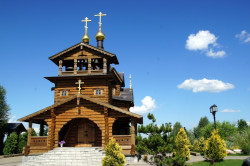 kucharm 
Храм на монастырском кладбище в Дивееве 
2014-09-15 22:50:08