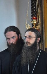 Hilandarac 
у молитви 2 
2014-09-25 15:43:24