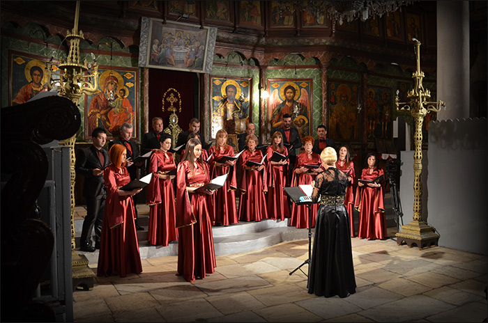 The church choir "St. Panteleimon" from Povardarska diocese.