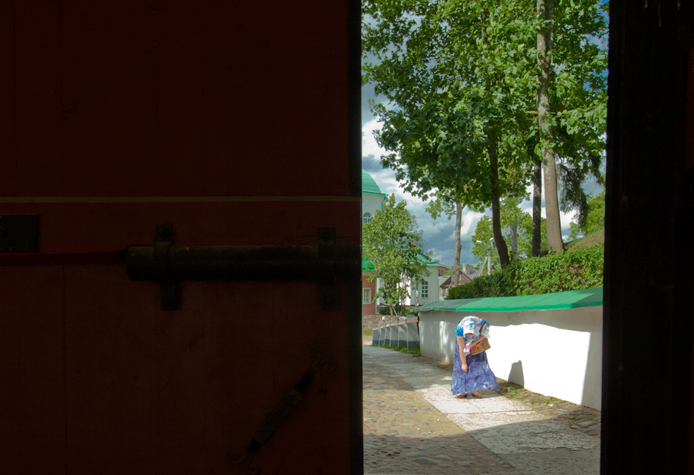 Pechery. At the entrance to the monastery. 2104.