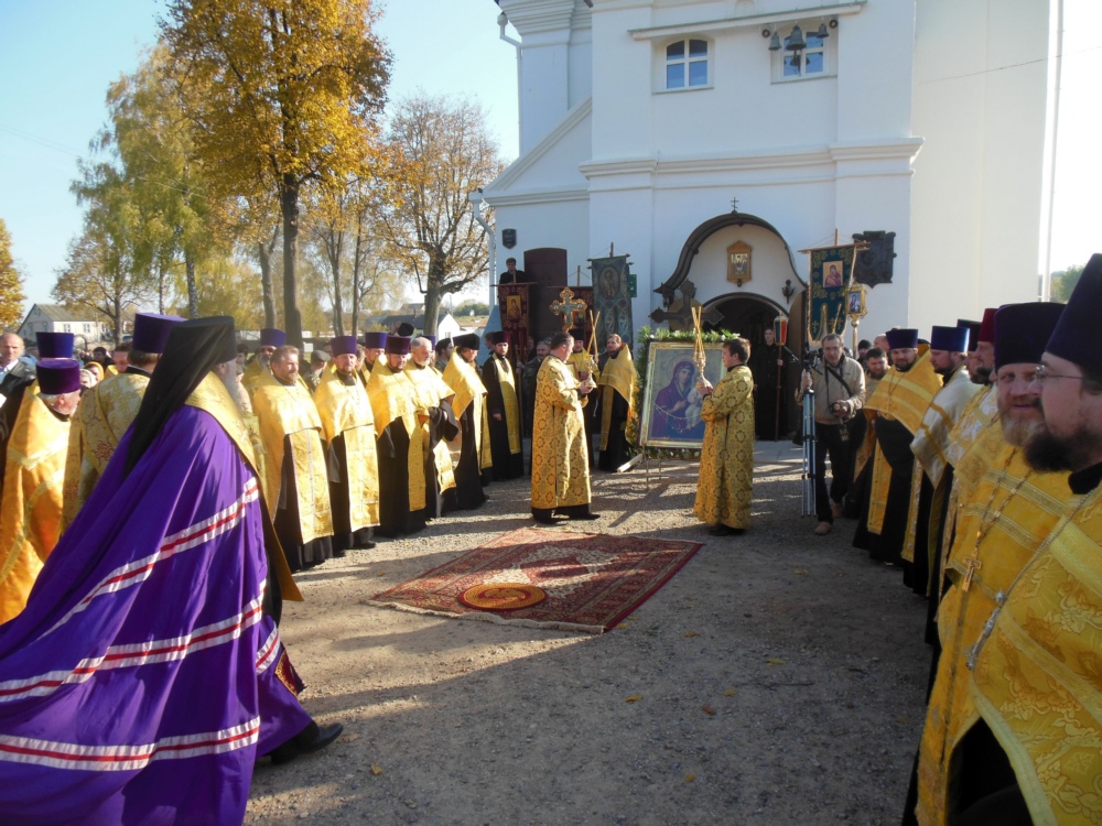 Prayer in front or Orshanska icon of the Mother of God