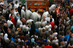 felix 
Испред моштију Свеца - Before the relics of the Saint 
2014-10-29 21:48:08